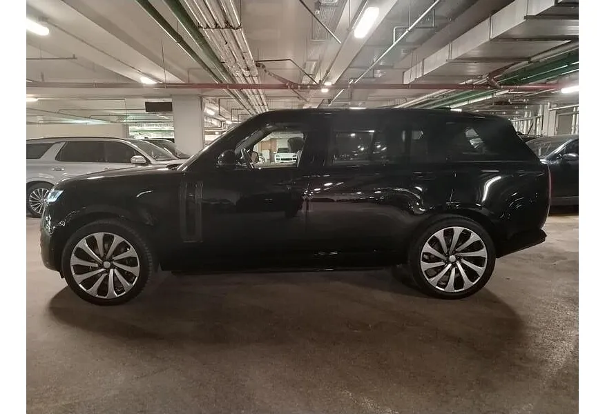 Land Rover Range Rover 4.4 P530 V8 LWB AT AWD (530 л.с.) Autobiography Черный в АВИЛОН. Слайд №3