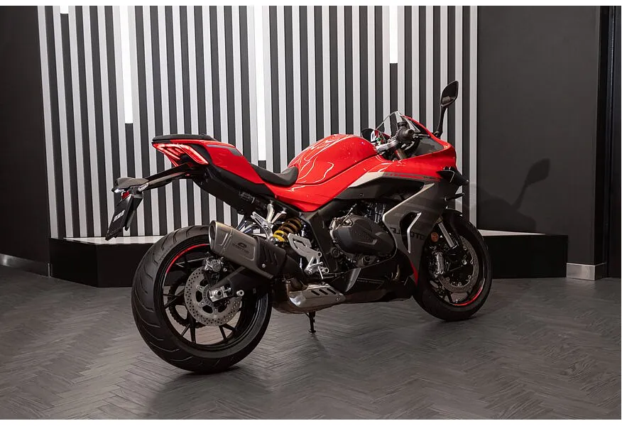 QJMOTOR SRK 800 RR 778 см³ (95 л.с.) 778 Красный в АВИЛОН. Слайд №8