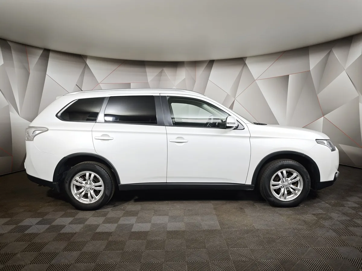 Mitsubishi Outlander 2.0 CVT 4WD (146 л.с.) Белый в АВИЛОН. Слайд №6