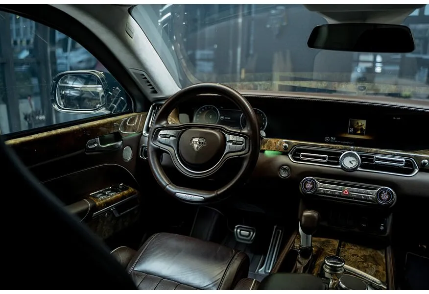 AURUS Senat 4.4L AWD AT (598 л.с.) Черный в АВИЛОН. Слайд №5