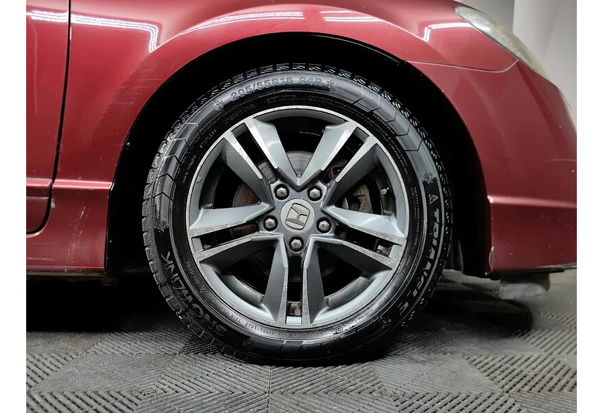 Honda Civic 1.8 I-SHIFT (140 л.с.) Красный в АВИЛОН. Слайд №9 Honda Civic 1.8 I-SHIFT (140 л.с.) Красный в АВИЛОН. Слайд №9