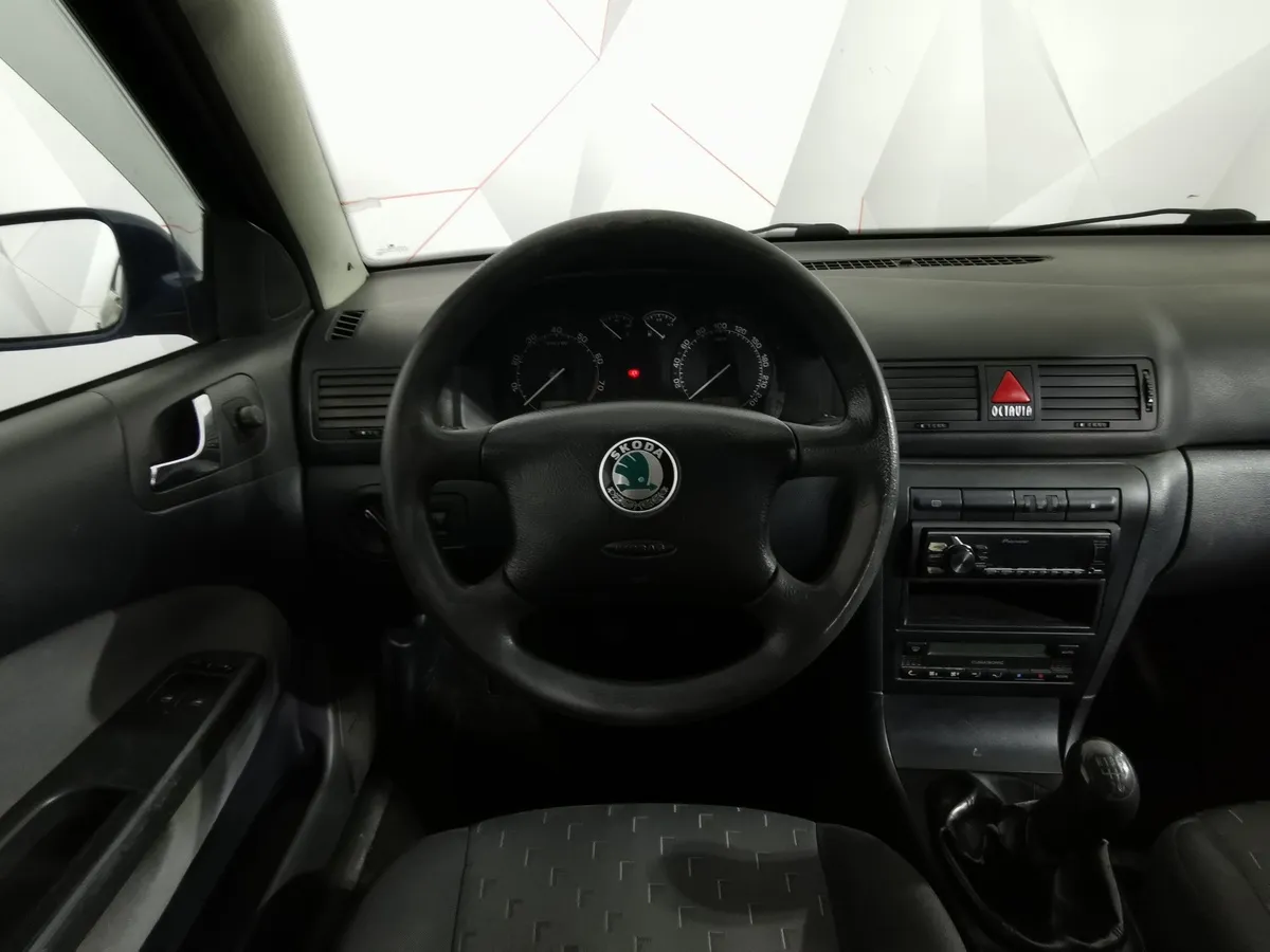 Skoda Octavia 1.6 MPI MT (102 л.с.) Синий в АВИЛОН. Слайд №17