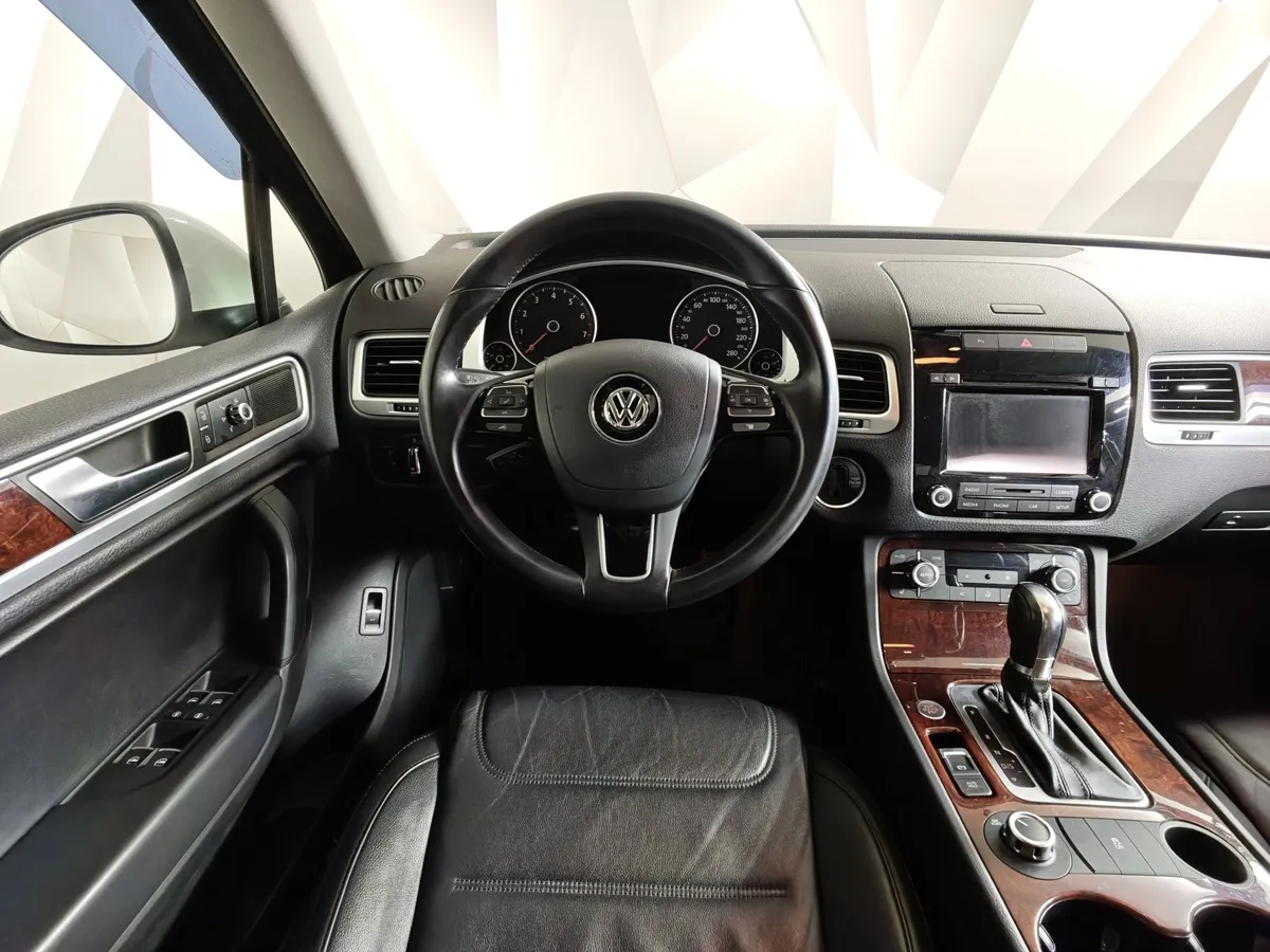 Volkswagen Touareg 3.6 FSI Tiptronic 4Motion (249 л.с.) V6 FSI Белый в АВИЛОН. Слайд №19