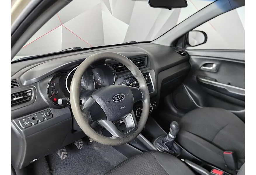 Kia Rio 1.4 MT (107 л.с.) Бежевый в АВИЛОН. Слайд №15