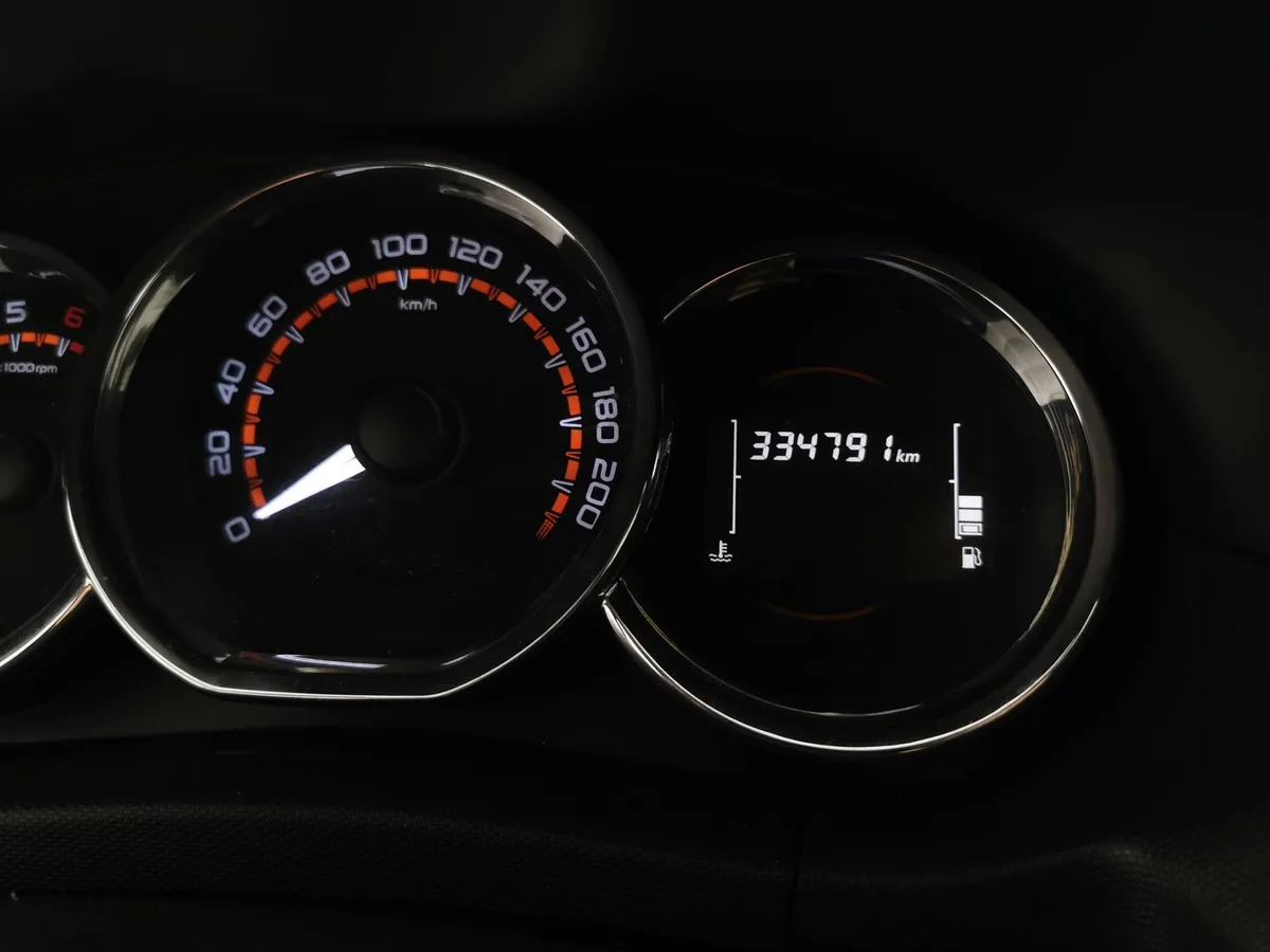 ВАЗ (Lada) Largus 1.6 MT 16 кл (5 мест) (105 л.с.) Белый в АВИЛОН. Слайд №17