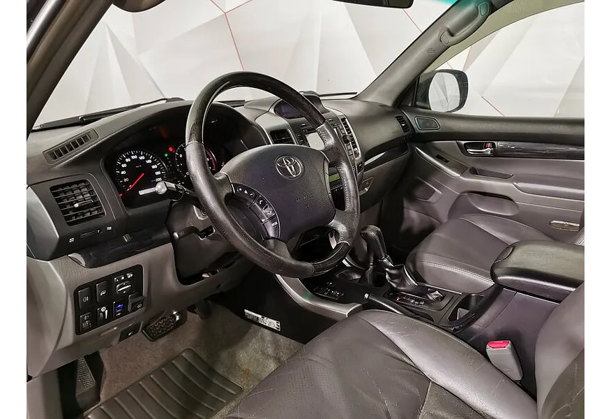 Toyota Land Cruiser Prado 4.0 AT (249 л.с.) Черный в АВИЛОН. Слайд №15