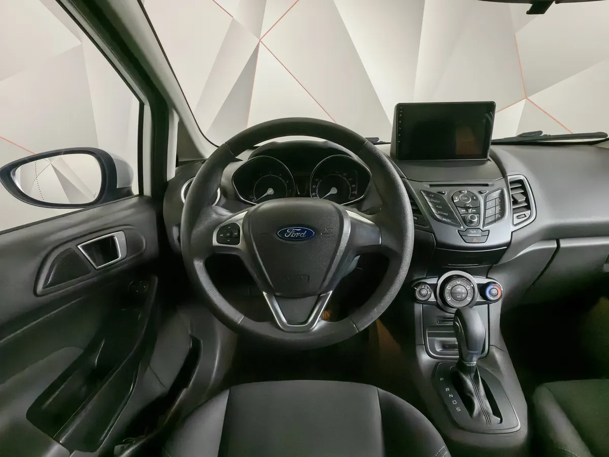 Ford Fiesta 1.4 MT (80 л.с.) Ghia Белый в АВИЛОН. Слайд №20