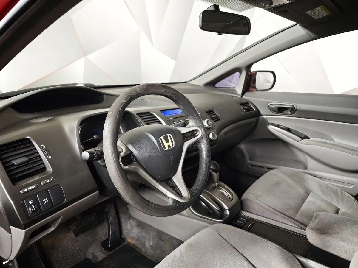 Honda Civic 1.8 AT (140 л.с.) Красный в АВИЛОН. Слайд №17