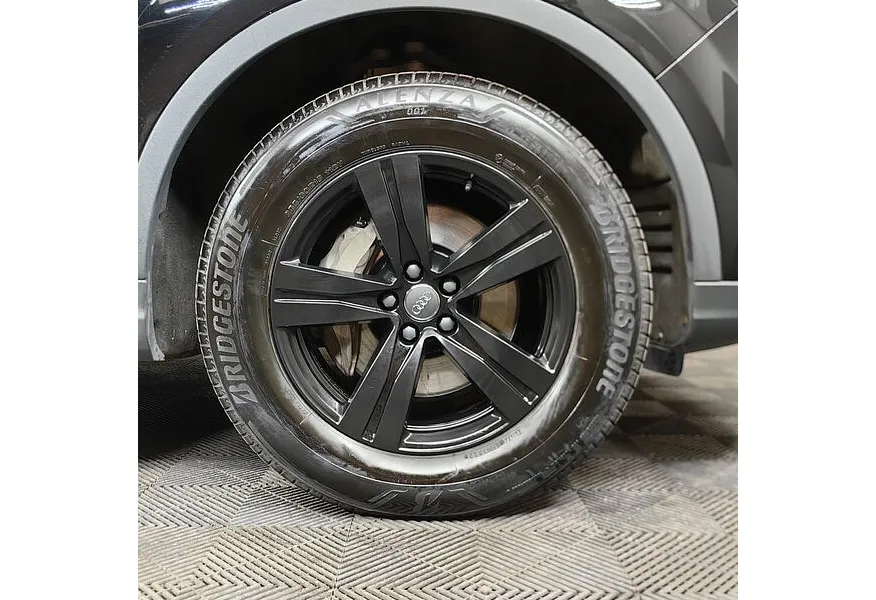 Audi Q7 3.0 TDI Tiptronic quattro (249 л.с.) Черный в АВИЛОН. Слайд №9