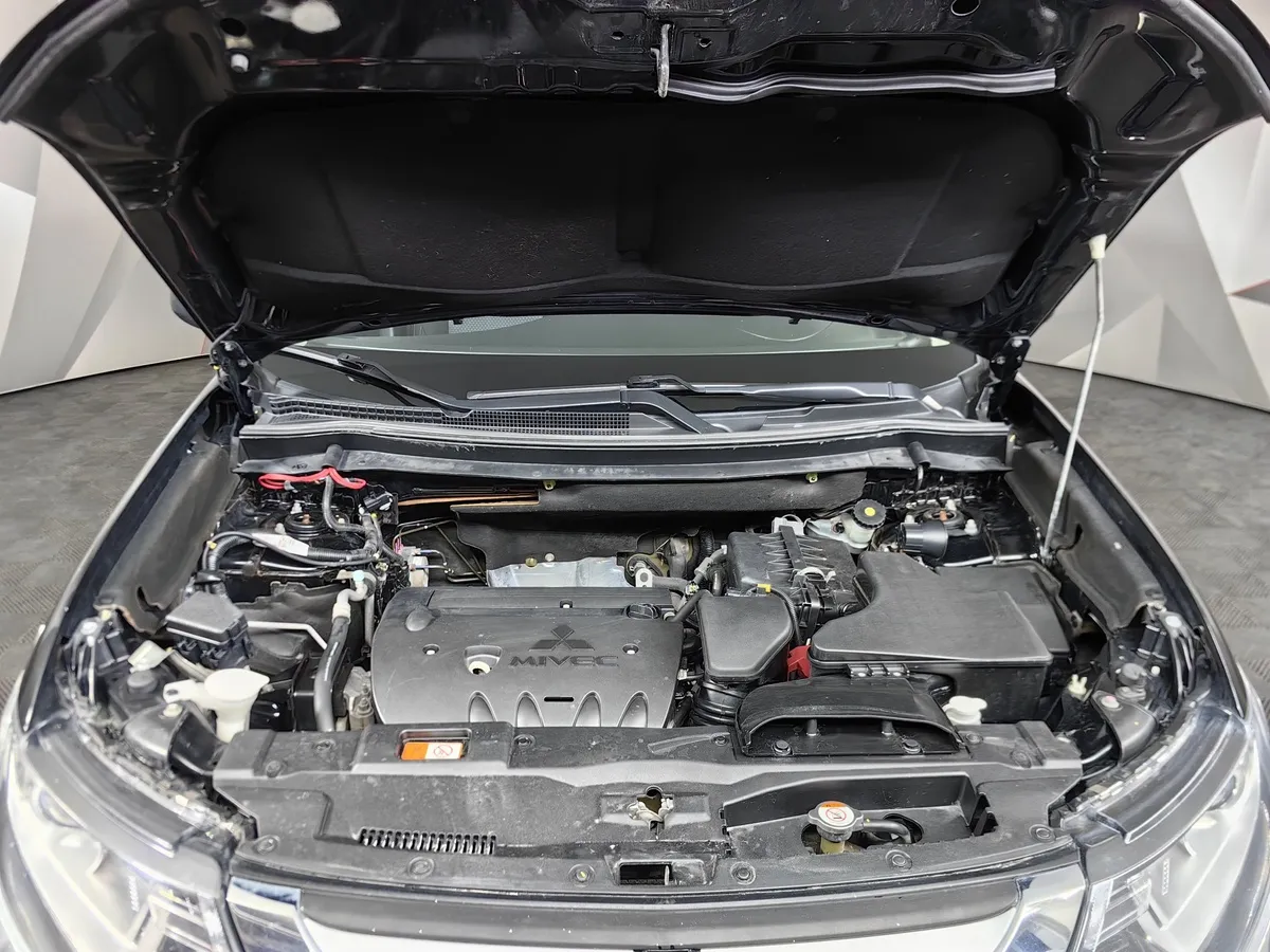 Mitsubishi Outlander 2.0 CVT (146 л.с.) Invite Черный в АВИЛОН. Слайд №11