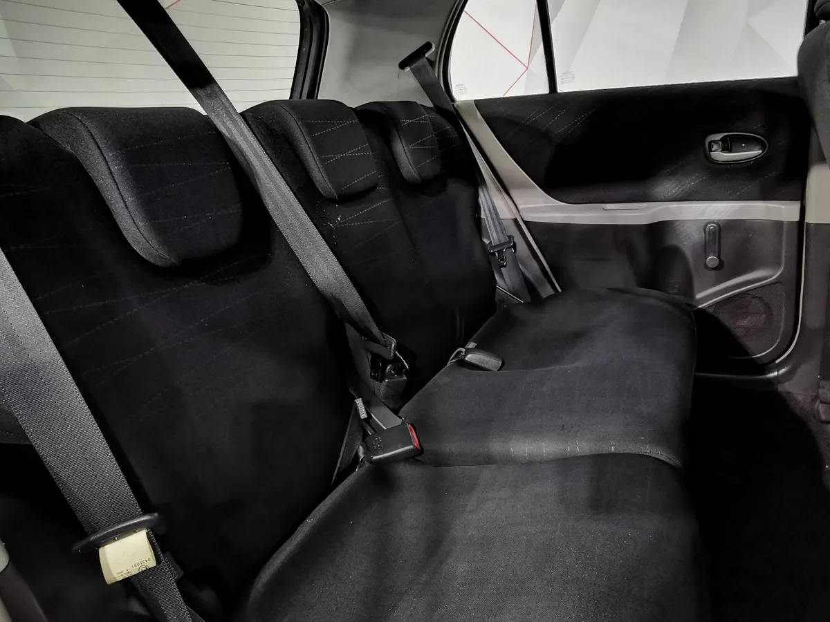 Toyota Yaris 1.3 MMT (87 л.с.) Серый в АВИЛОН. Слайд №16