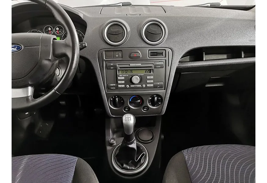 Ford Fusion 1.6 MT (100 л.с.) Elegance Серебристый в АВИЛОН. Слайд №14