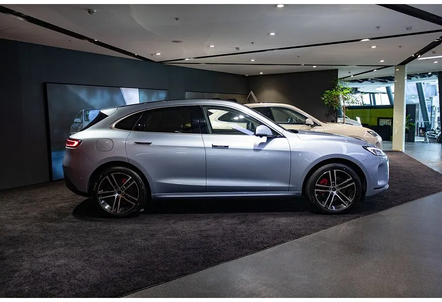АВИЛОН - Seres M5 1.5 AT 4WD (496 л.с.) Premium Синий - slide 2