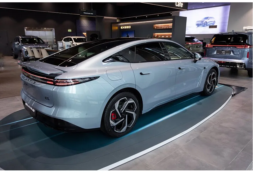 EXEED Exlantix ES 1.5 DHT 4WD (469 л.с.) GG Голубой в АВИЛОН. Слайд №4 EXEED Exlantix ES 1.5 DHT 4WD (469 л.с.) GG Голубой в АВИЛОН. Слайд №4