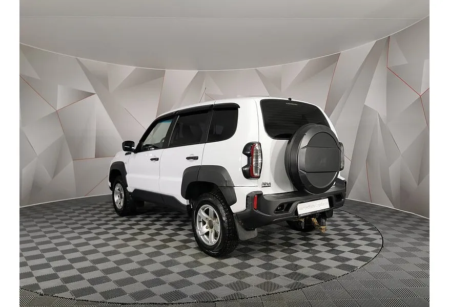 ВАЗ (Lada) Niva 1.7 MT 4WD (80 л.с.) Black Белый в АВИЛОН. Слайд №4