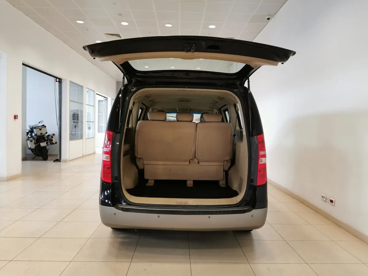Hyundai H-1 2.5 TD AT (99 л.с.) Черный в АВИЛОН. Слайд №12