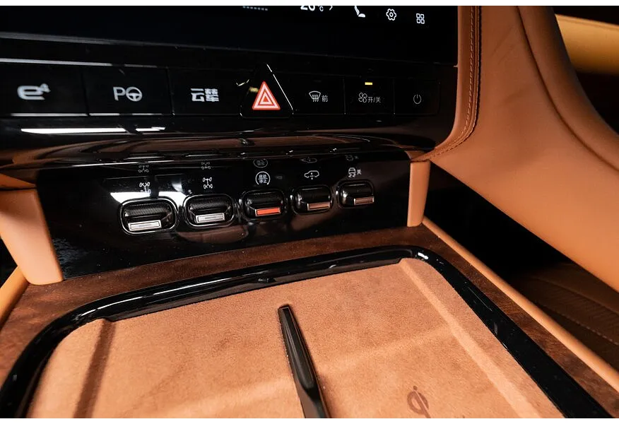 АВИЛОН - BYD Yangwang U8 2.0T PHEV AT AWD (1197 л.с.) Deluxe Edition Зеленый - slide 17