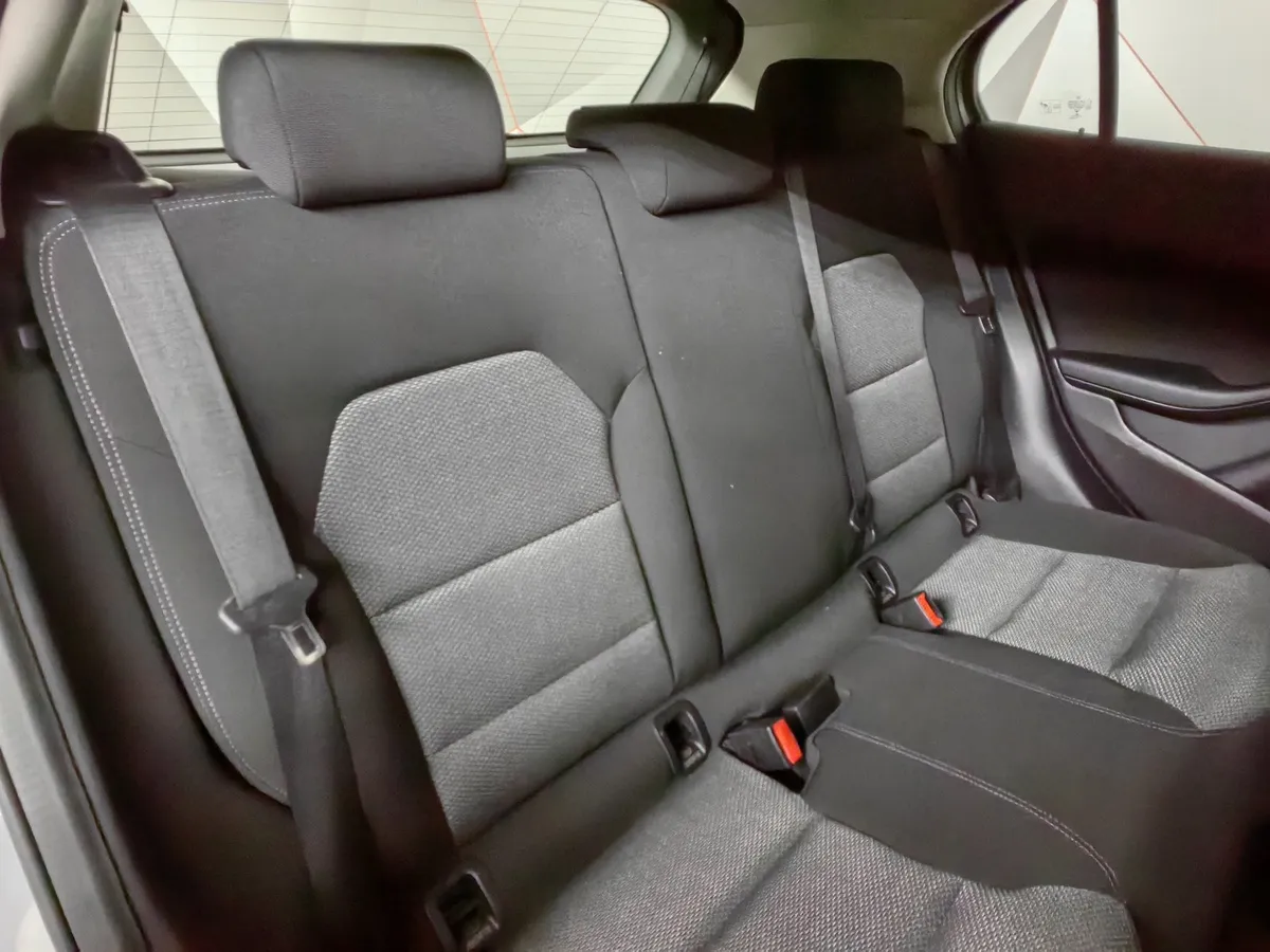 Mercedes-Benz GLA 200 7G-DCT (150 л.с.) Особая серия Серый в АВИЛОН. Слайд №17