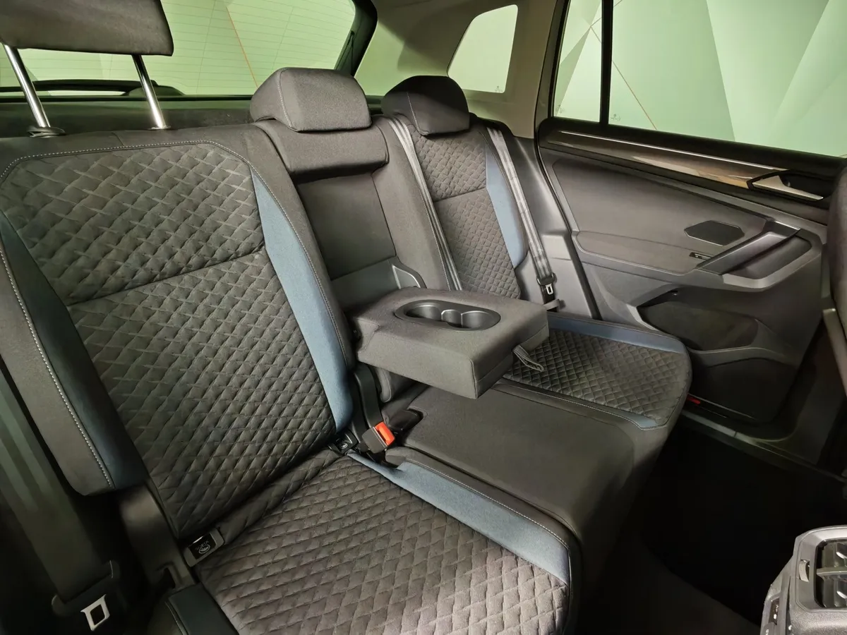 Volkswagen Tiguan 2.0 TSI 4Motion AT (180 л.с.) Respect Серебристый в АВИЛОН. Слайд №17