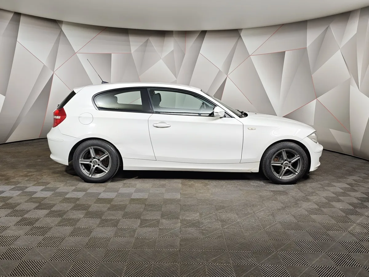 BMW 1 серия 116i AT (115 л.с.) Белый в АВИЛОН. Слайд №6