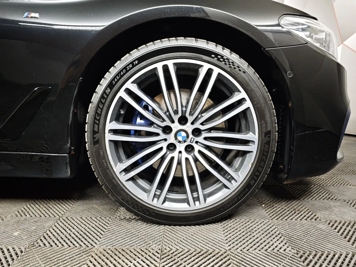 BMW 5 серия 530d xDrive Steptronic (249 л.с.) M Sport Plus Черный в АВИЛОН. Слайд №7