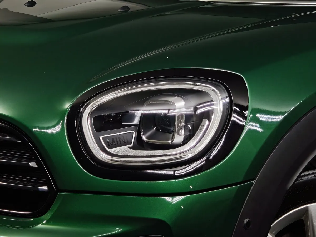 Mini Countryman Cooper 1.5 AT (136 л.с.) Essential Зеленый в АВИЛОН. Слайд №8