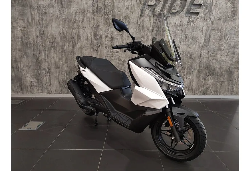 VOGE SR3 245 см³ (26 л.с.) 245 Белый в АВИЛОН. Слайд №2