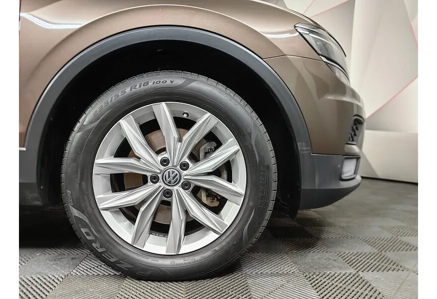 Volkswagen Tiguan 2.0 TSI 4Motion DSG (180 л.с.) Highline Коричневый в АВИЛОН. Слайд №18