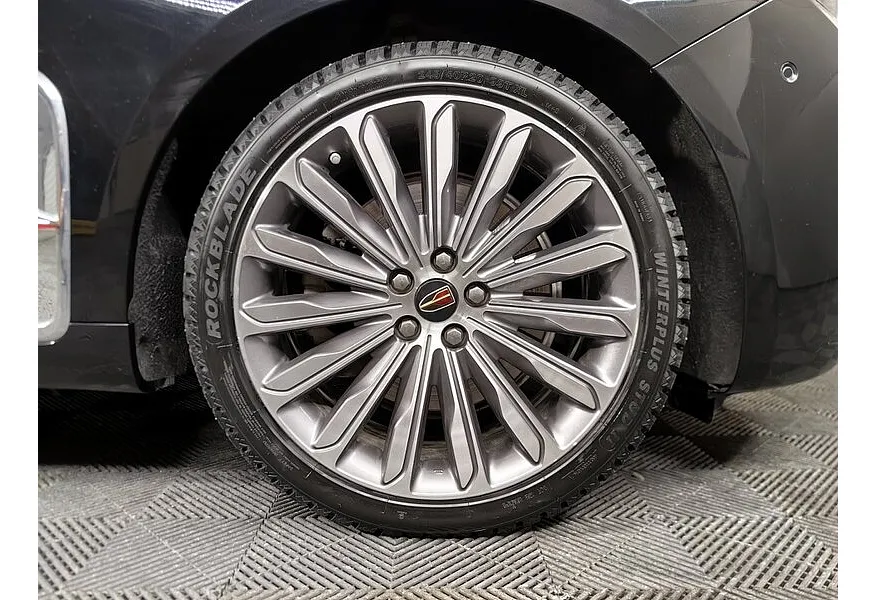 Hongqi H9 2.0 DCT RWD (245 л.с.) Deluxe Черный в АВИЛОН. Слайд №9