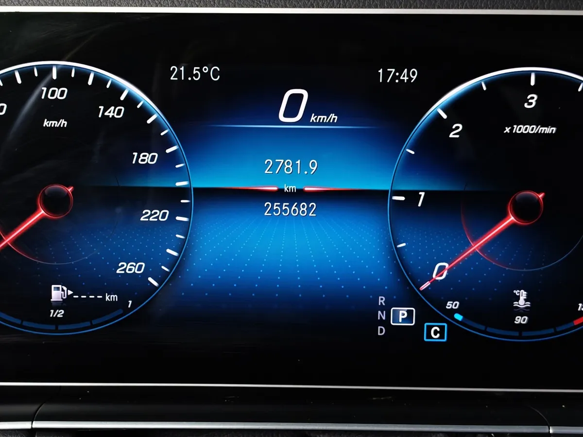Mercedes-Benz GLE 300 d 4MATIC 9G-TRONIC (245 л.с.) Sport (Локальная сборка) Синий в АВИЛОН. Слайд №18