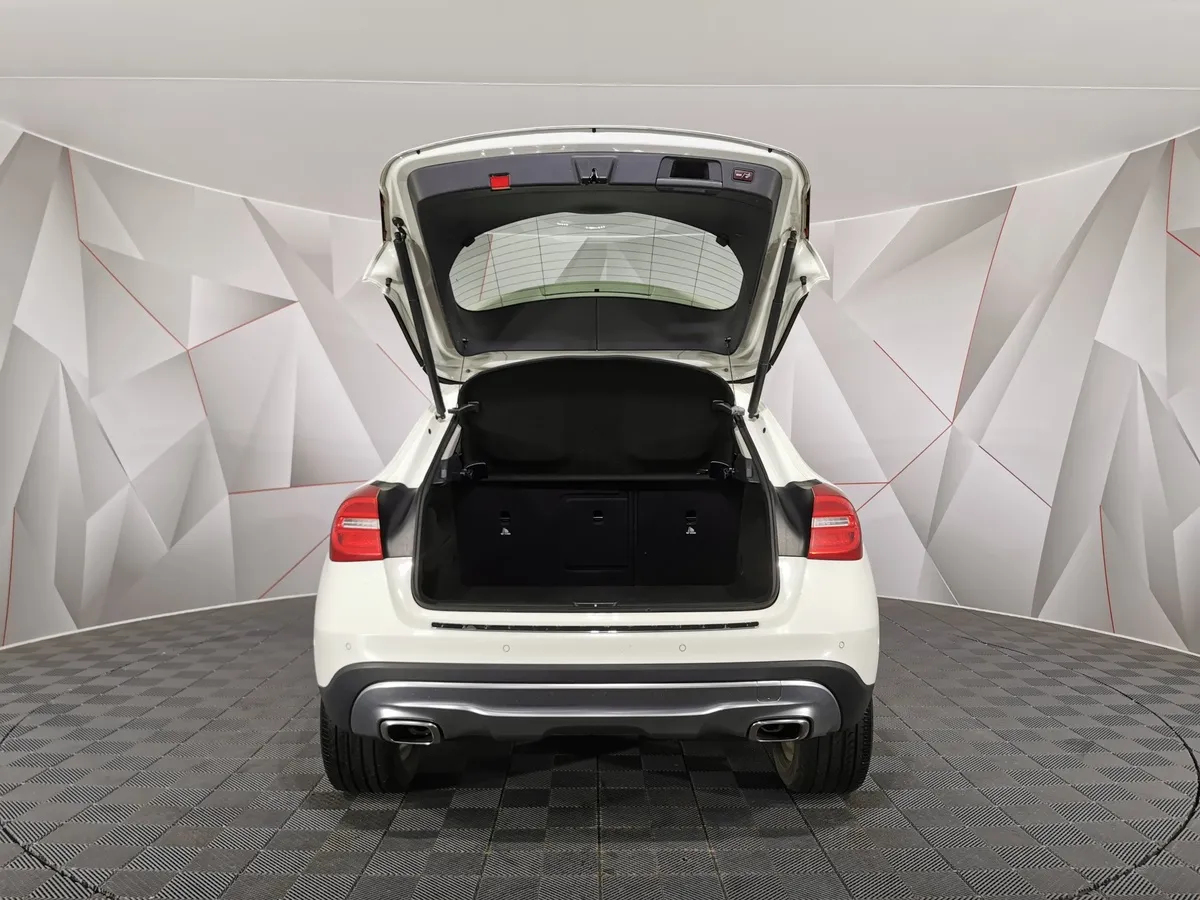 Mercedes-Benz GLA 200 7G-DCT (150 л.с.) Особая серия Белый в АВИЛОН. Слайд №11