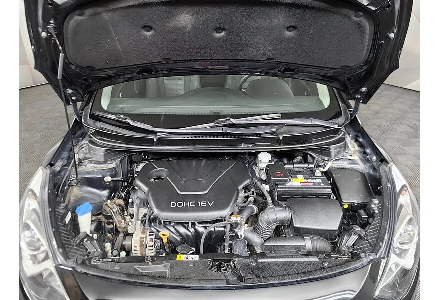 Hyundai i30 1.6 AT (126 л.с.) Черный в АВИЛОН. Слайд №11