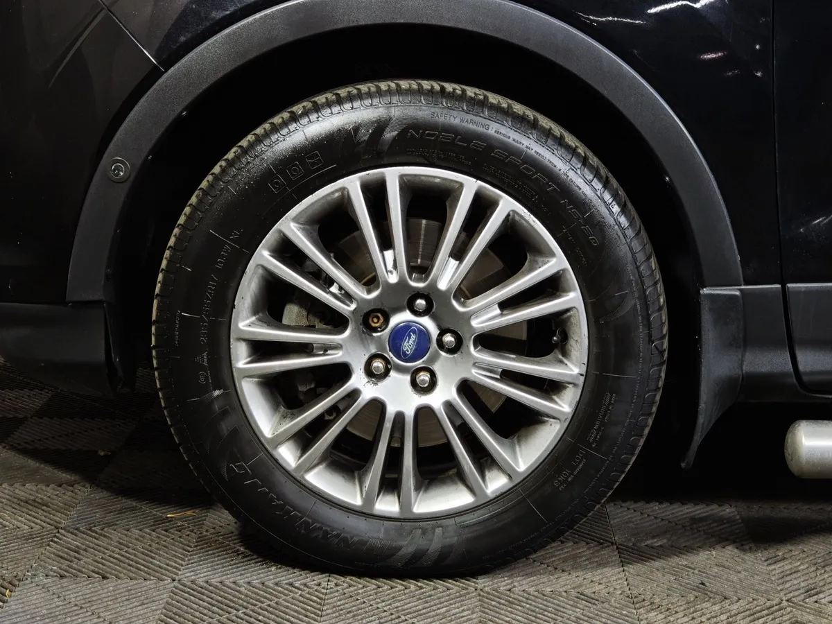 Ford Kuga 1.6 EcoBoost AT AWD (150 л.с.) Titanium Черный в АВИЛОН. Слайд №9