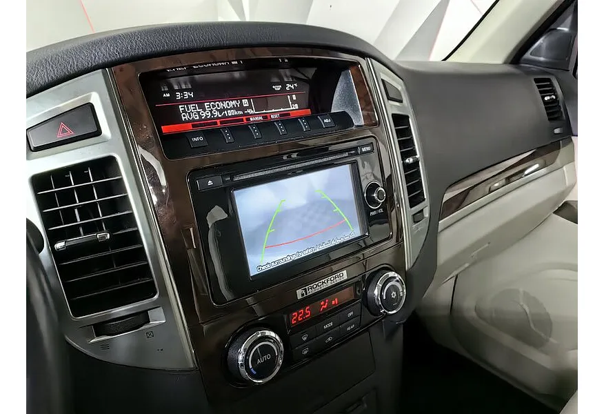 Mitsubishi Pajero 3.8 AT (250 л.с.) Белый в АВИЛОН. Слайд №21