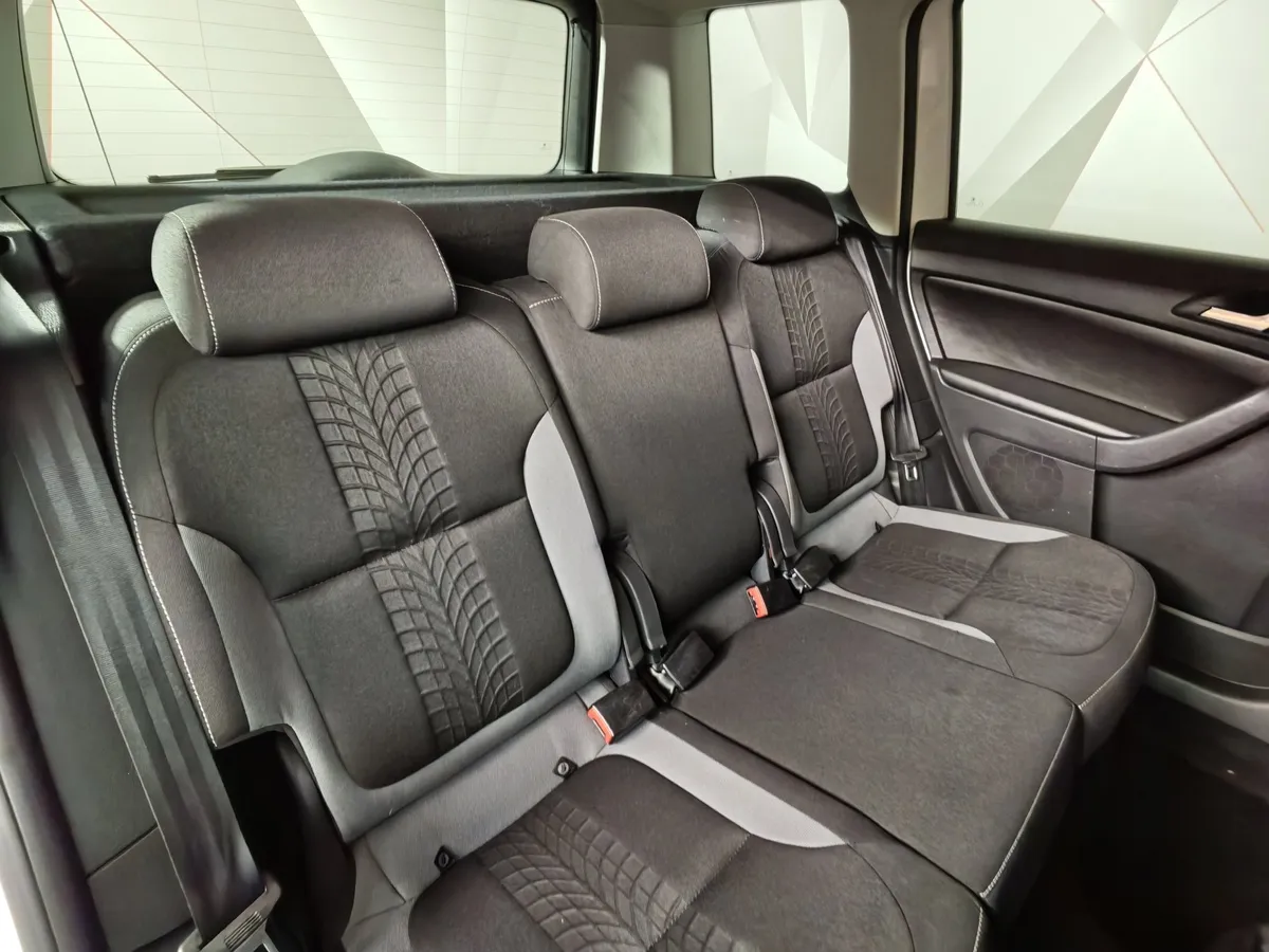Skoda Yeti 1.8 TSI 4x4 DSG (152 л.с.) Белый в АВИЛОН. Слайд №16
