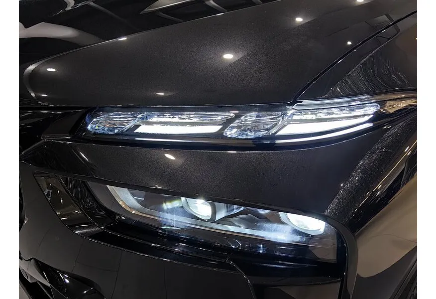 BMW X7 xDrive40i Steptronic (381 л.с.) Черный в АВИЛОН. Слайд №9