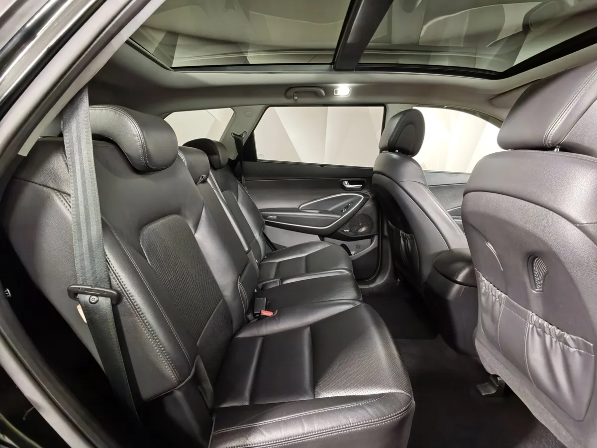 Hyundai Santa Fe 2.2 CRDi AWD 8AT (200 л.с.) High-Tech Черный в АВИЛОН. Слайд №15