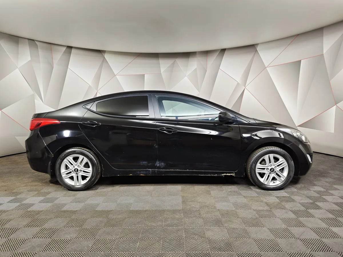 Hyundai Elantra 1.6 MT (132 л.с.) Comfort Черный в АВИЛОН. Слайд №6