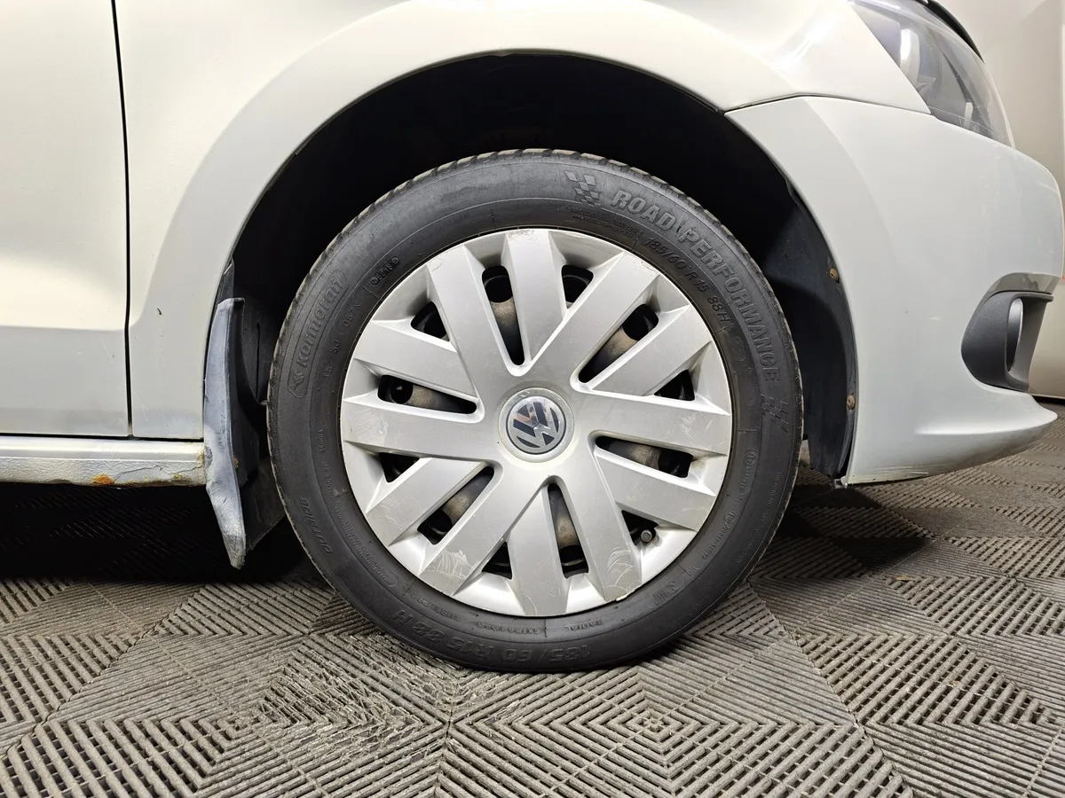 Volkswagen Polo 1.6 MT (105 л.с.) Comfortline Серебристый в АВИЛОН. Слайд №9