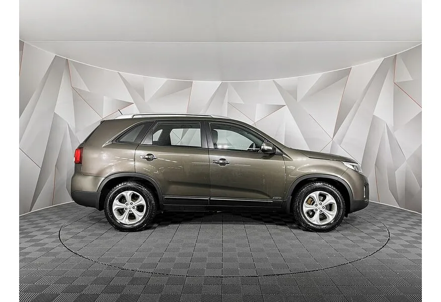 Kia Sorento 2.4 AT 4WD (175 л.с.) Luxe Бежевый в АВИЛОН. Слайд №6