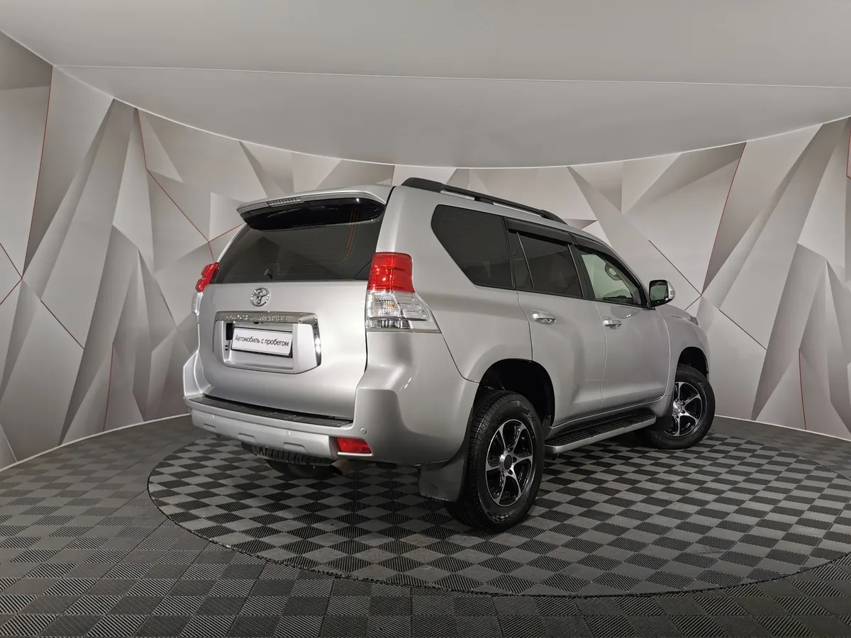 Toyota Land Cruiser Prado 4.0 AT 4WD (282 л.с.) Серебристый в АВИЛОН. Слайд №2
