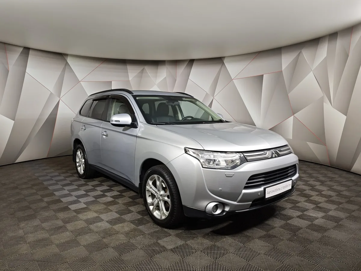 Mitsubishi Outlander 2.4 MIVEC CVT 4WD (167 л.с.) Ultimate Plus Серебристый в АВИЛОН. Слайд №3