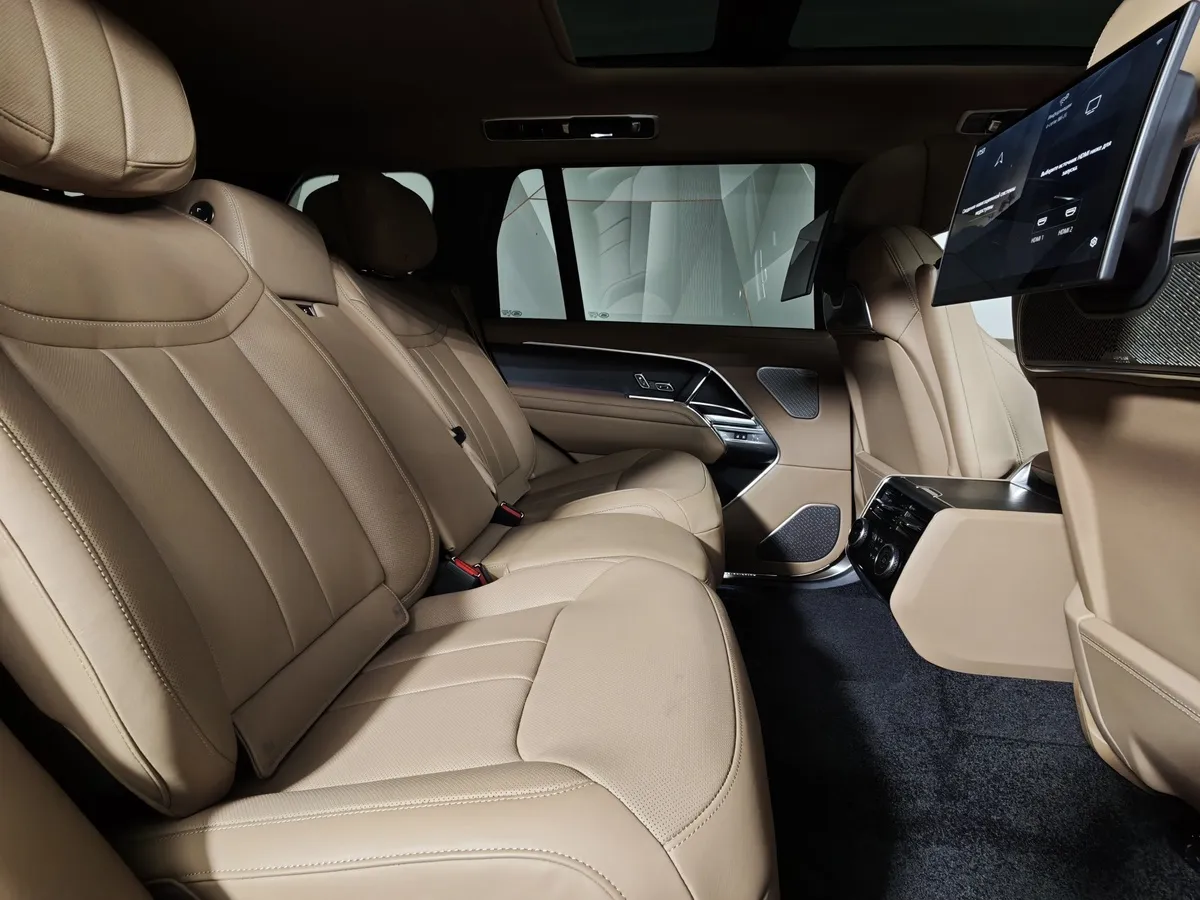 Land Rover Range Rover 4.4 P530 V8 LWB AT AWD (530 л.с.) Autobiography Черный в АВИЛОН. Слайд №16