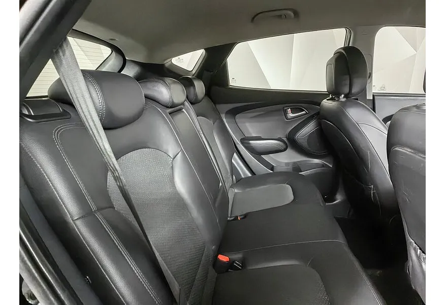 Hyundai ix35 2.0 AT 4WD (150 л.с.) Comfort Черный в АВИЛОН. Слайд №14