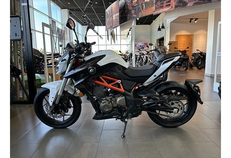 LIVE. Слайд №3