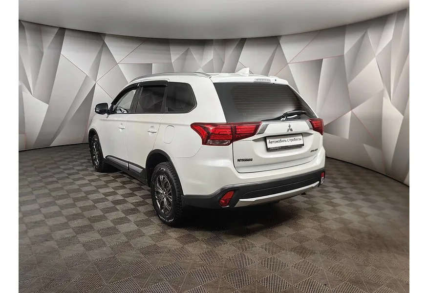 Mitsubishi Outlander 2.0 CVT 4WD (146 л.с.) Белый в АВИЛОН. Слайд №4