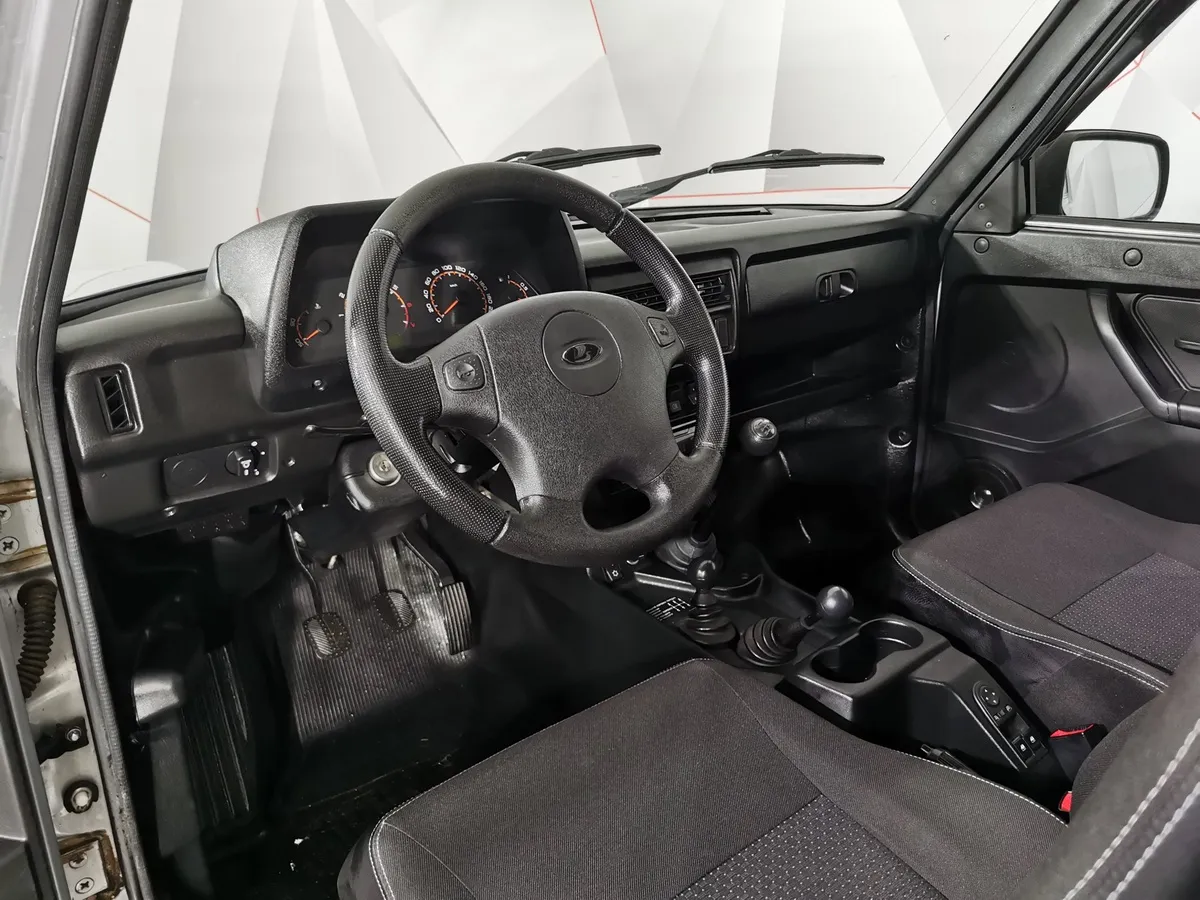ВАЗ (Lada) 4x4 1.7 MT 8 кл. (Евро-4) (83 л.с.) Серебристый в АВИЛОН. Слайд №16
