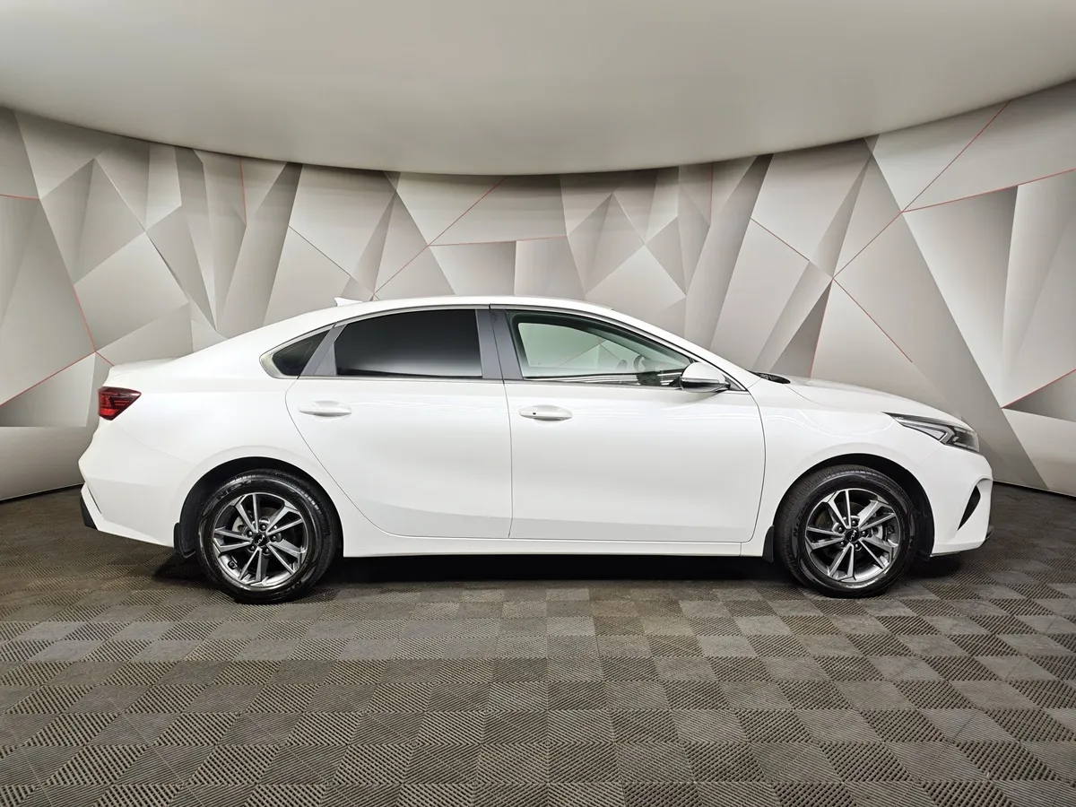 Kia Cerato 2.0 MPI AT (150 л.с.) Luxe Белый в АВИЛОН. Слайд №6
