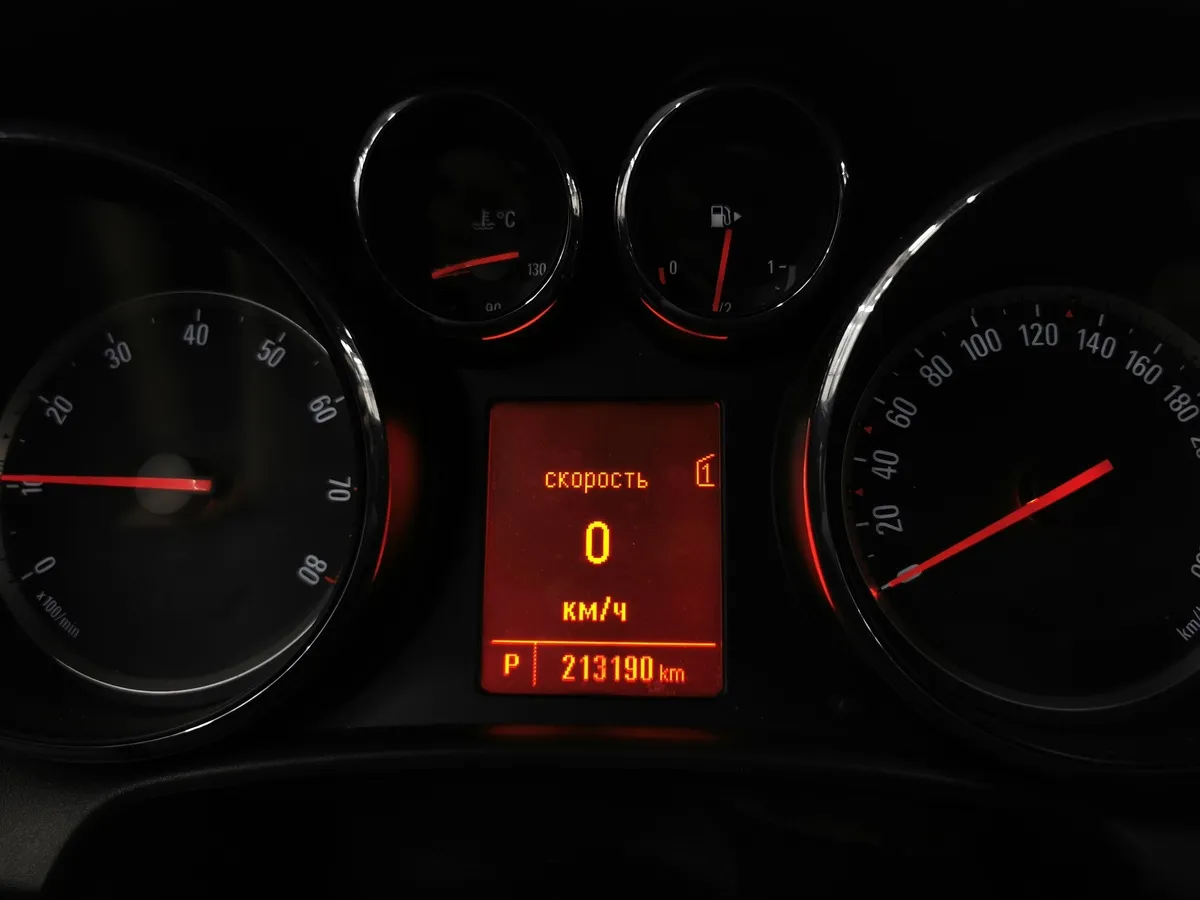 Opel Astra 1.4 Turbo AT (140 л.с.) Черный в АВИЛОН. Слайд №15