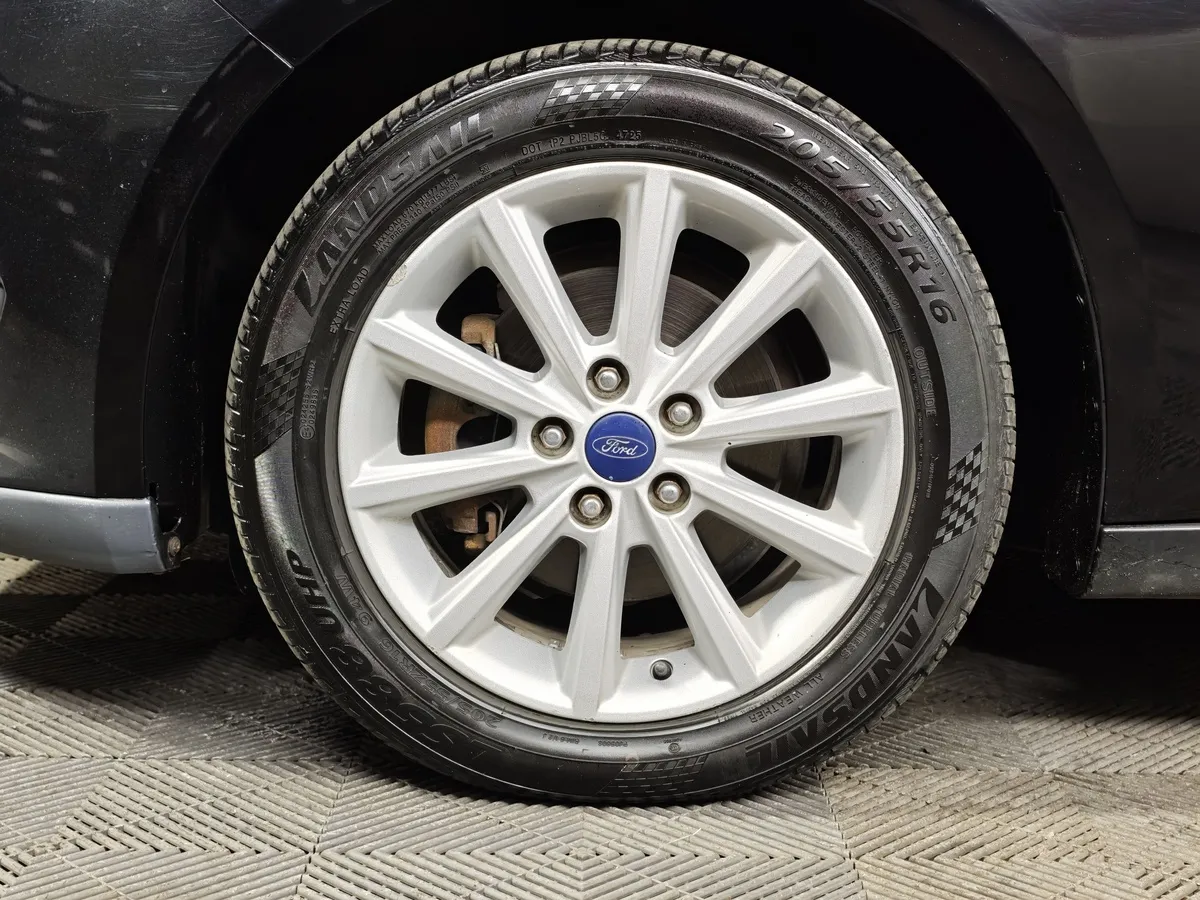 Ford Focus 1.5 EcoBoost AT (150 л.с.) Titanium Черный в АВИЛОН. Слайд №9